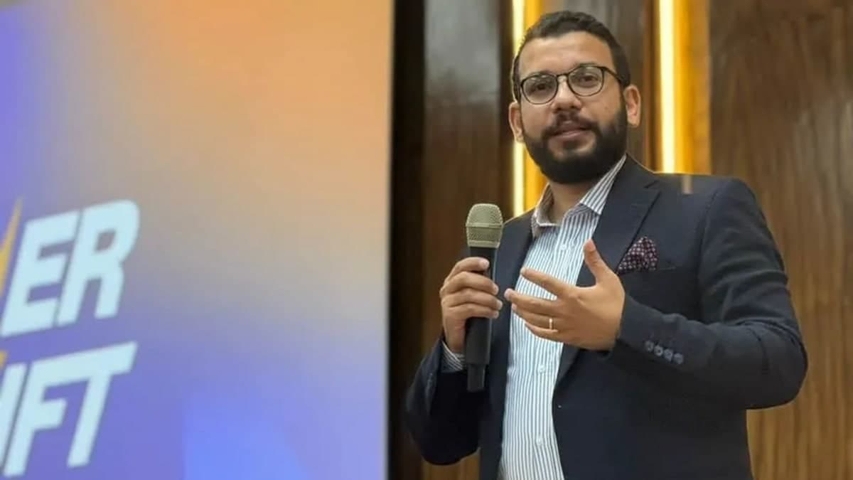 How Can Entrepreneurs Land Their First Customer? Ibrahim Anwar Shares Five Practical Tips